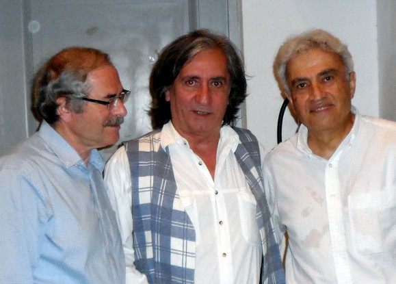 Από αριστερά: ο καθηγητής της Γλωσσολογίας του Πανεπιστημίου Αθηνών Χριστόφορος Χαραλαμπάκης, ο ποιητής Ευάγγελος Ανδρέου και ο τιμώμενος ποιητής Γιάννης Φίλης, καθηγητής και πρώην Πρύτανης του Πολυτεχνείου Κρήτης